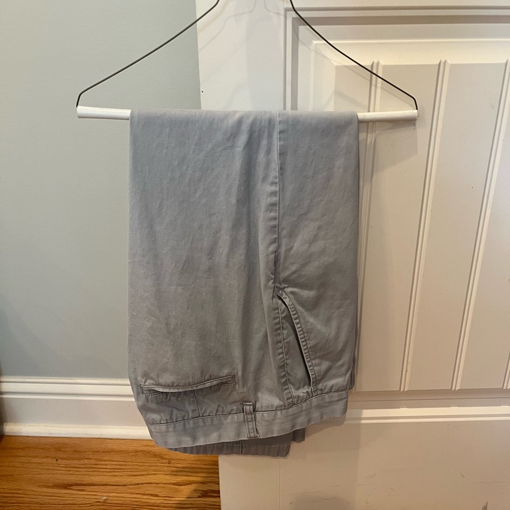 Slate & Stone flat front gray chino. Make an offer and I’ll ship in 24 hours.
